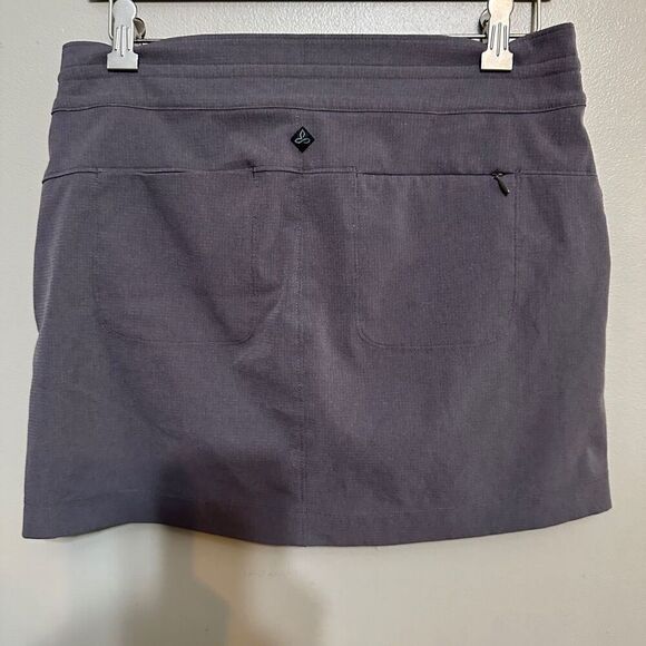 PrAna gray skort size 4 - Picture 2 of 7